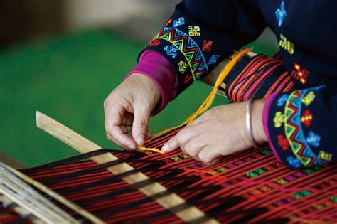  Knitting with Needles: An exploration into modern Chinese textiles and fashion's intricate dance